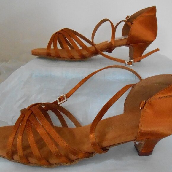 Olora Tan Women's Silk Dancing Shoes Soft Sole 1.8" Heel-Sz 8.5M-Carry Bag-NIB - Picture 4 of 8